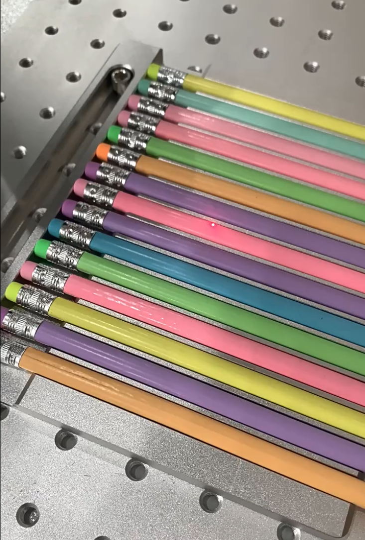 二氧化碳激光打標機-鉛筆刻字效果案例